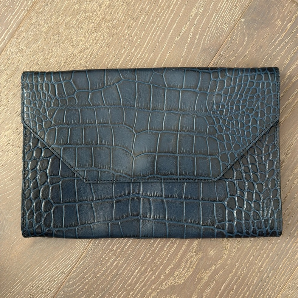 Halogen Croc Clutch